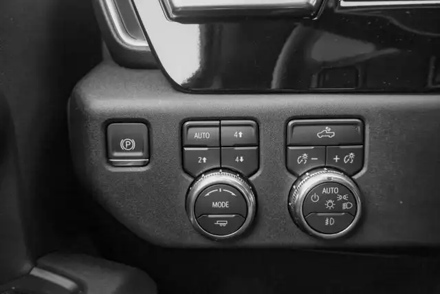 2026 GMC Sierra 3500HD SLE - Photo 18