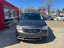 2015 Chrysler Town & Country Touring L - Photo 3