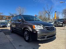 2015 Chrysler Town & Country Touring L - Photo 4