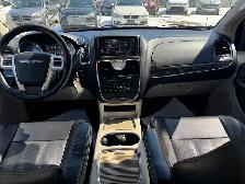 2015 Chrysler Town & Country Touring L - Photo 7