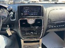 2015 Chrysler Town & Country Touring L - Photo 8