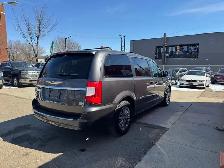 2015 Chrysler Town & Country Touring L - Photo 16