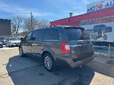 2015 Chrysler Town & Country Touring L - Photo 18