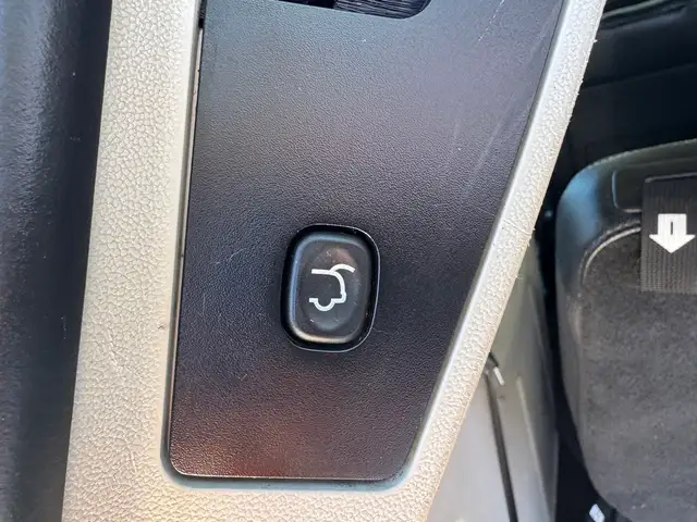 2015 Chrysler Town & Country Touring L - Photo 20