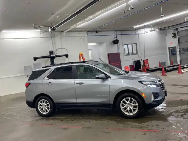 2023 Chevrolet Equinox LT - Photo 2