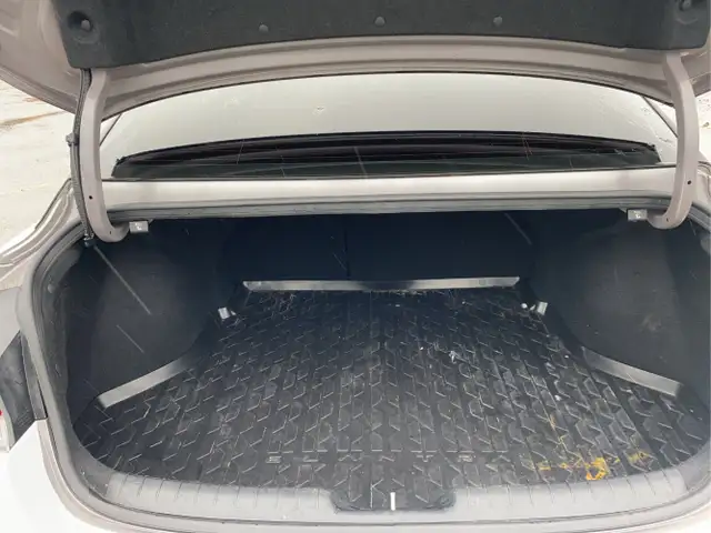 2023 Hyundai ELANTRA - Photo 32