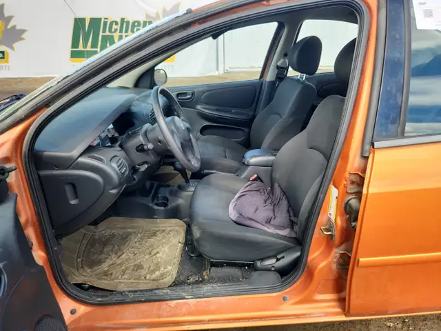 2005 Dodge Neon - Photo 13