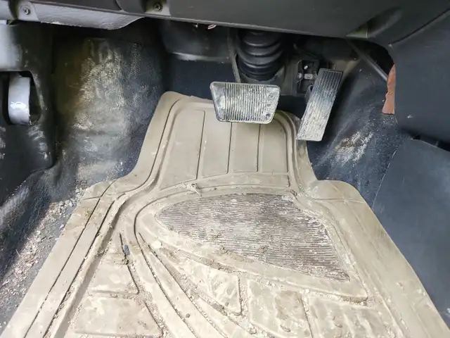 2005 Dodge Neon - Photo 22