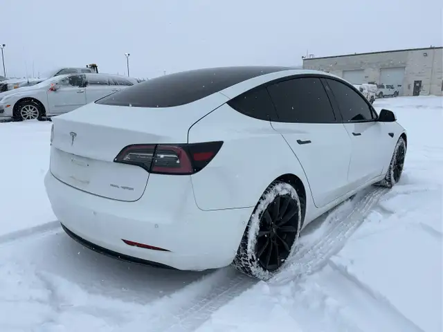 2021 Tesla Model 3 - Photo 4