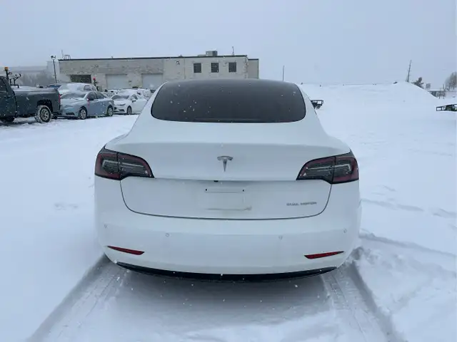 2021 Tesla Model 3 - Photo 5