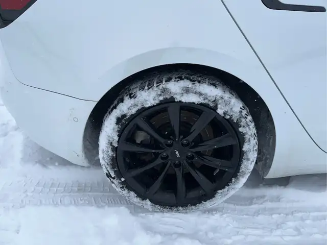 2021 Tesla Model 3 - Photo 9