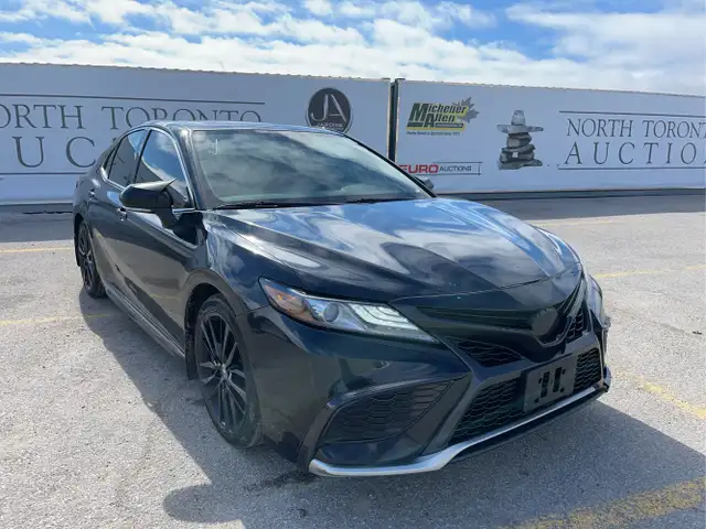 2023 Toyota Camry Hybrid - Photo 3