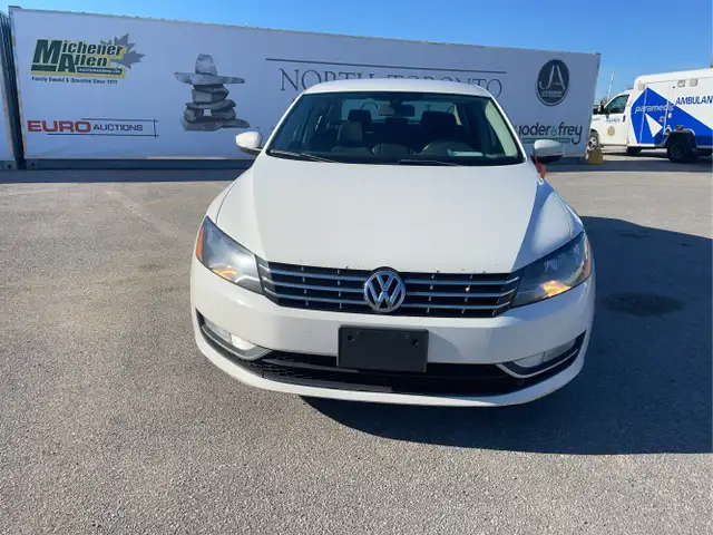 2013 Volkswagen Passat - Photo 2