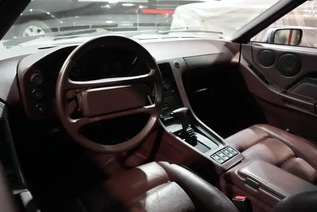 1987 Porsche 928 - Photo 4