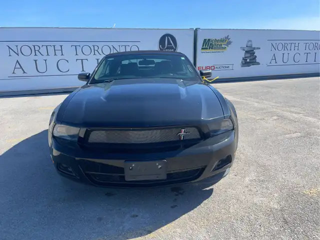 2012 Ford Mustang - Photo 2