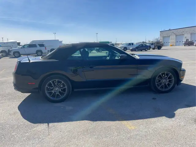 2012 Ford Mustang - Photo 4