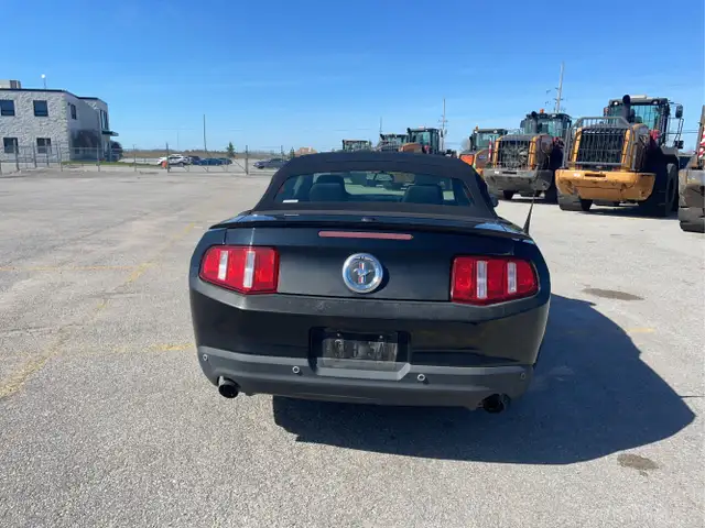 2012 Ford Mustang - Photo 6
