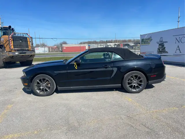 2012 Ford Mustang - Photo 8