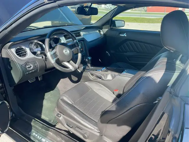 2012 Ford Mustang - Photo 10