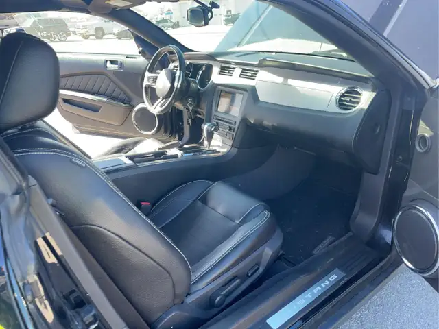 2012 Ford Mustang - Photo 14