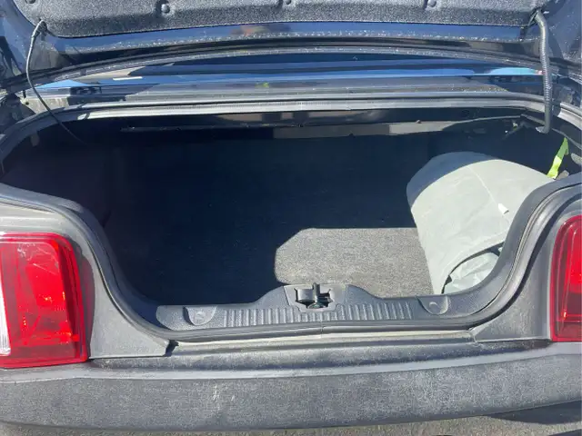 2012 Ford Mustang - Photo 18