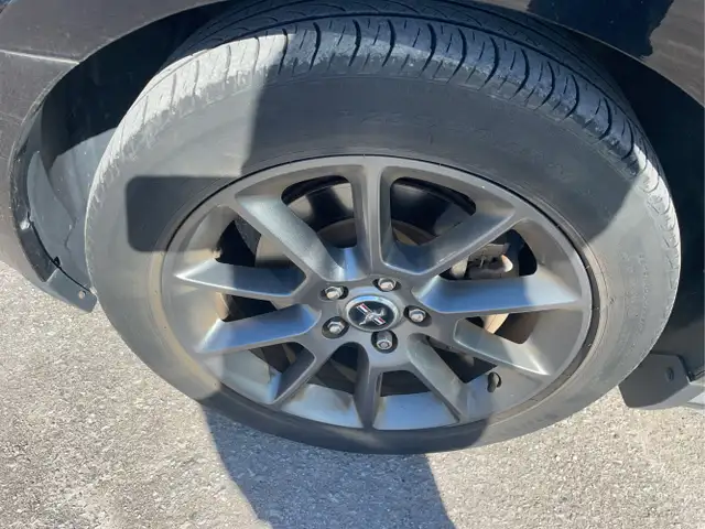 2012 Ford Mustang - Photo 22