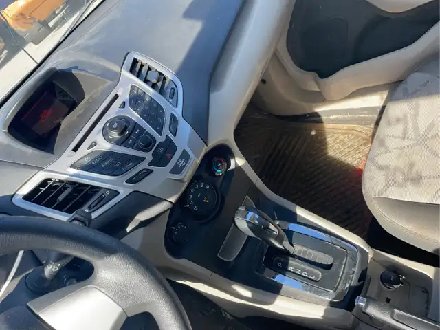 2013 Ford Fiesta - Photo 12