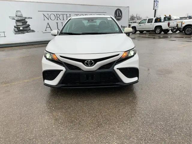 2021 Toyota Camry - Photo 2