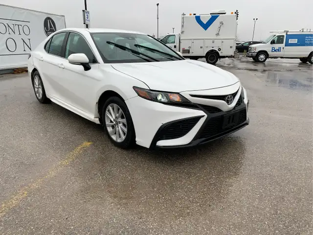 2021 Toyota Camry - Photo 3