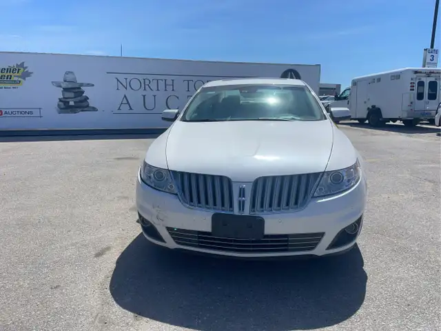 2011 Lincoln MKS - Photo 2