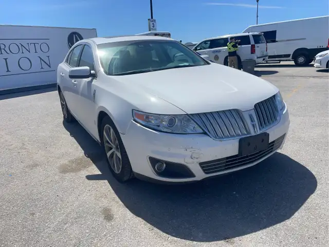 2011 Lincoln MKS - Photo 3