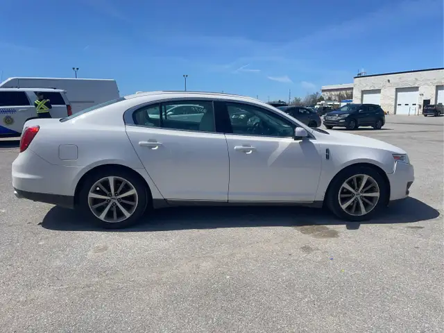 2011 Lincoln MKS - Photo 4