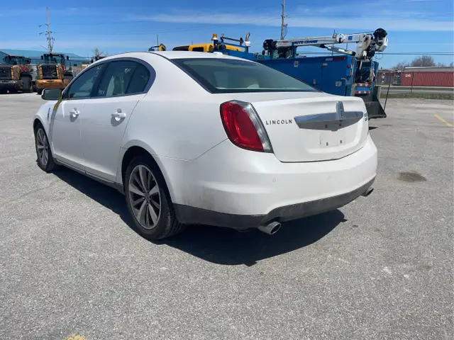 2011 Lincoln MKS - Photo 7
