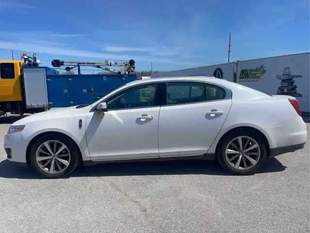 2011 Lincoln MKS - Photo 8