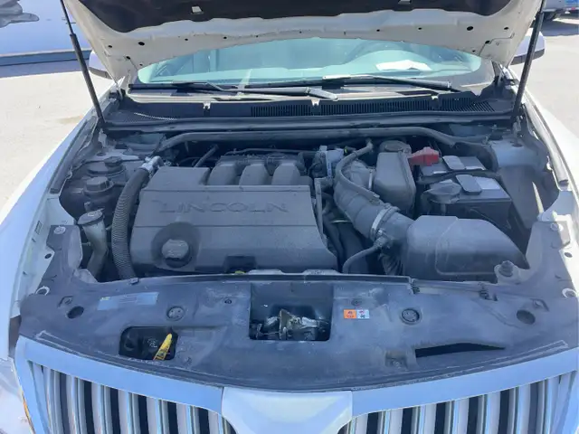2011 Lincoln MKS - Photo 9