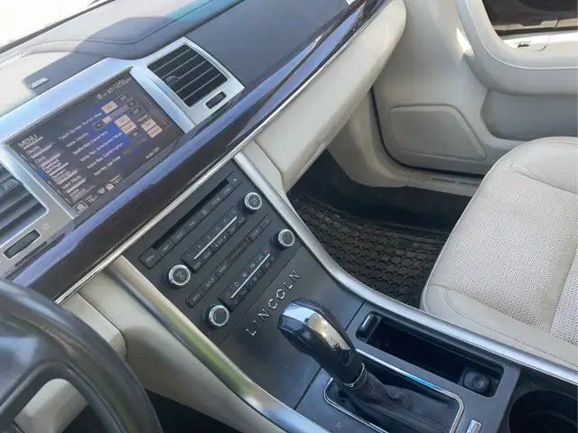 2011 Lincoln MKS - Photo 12