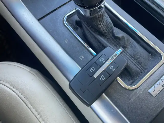 2011 Lincoln MKS - Photo 13