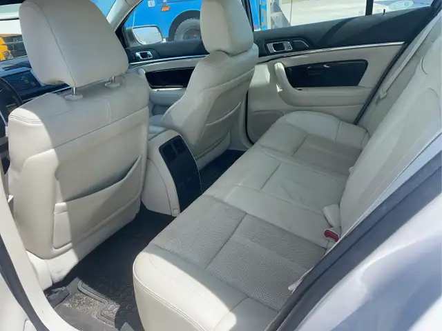 2011 Lincoln MKS - Photo 14