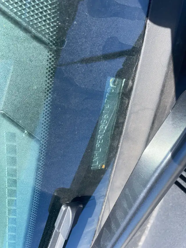 2011 Lincoln MKS - Photo 15