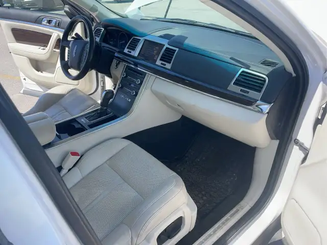2011 Lincoln MKS - Photo 17
