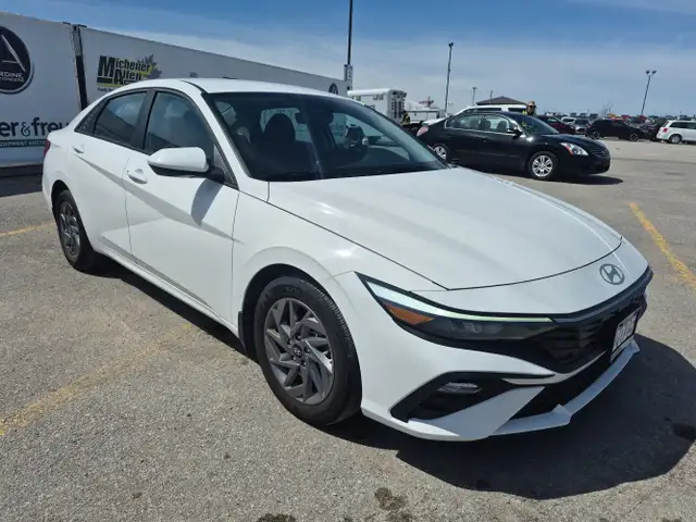 2025 Hyundai ELANTRA - Photo 3