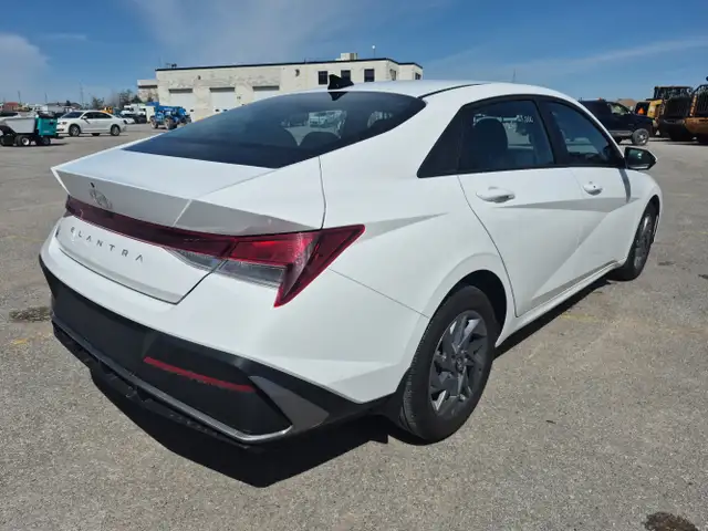 2025 Hyundai ELANTRA - Photo 5