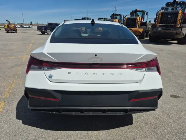 2025 Hyundai ELANTRA - Photo 6