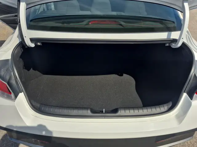 2025 Hyundai ELANTRA - Photo 24