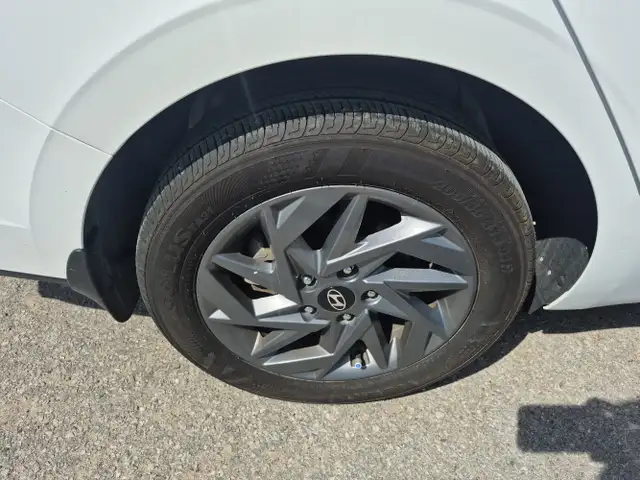 2025 Hyundai ELANTRA - Photo 25