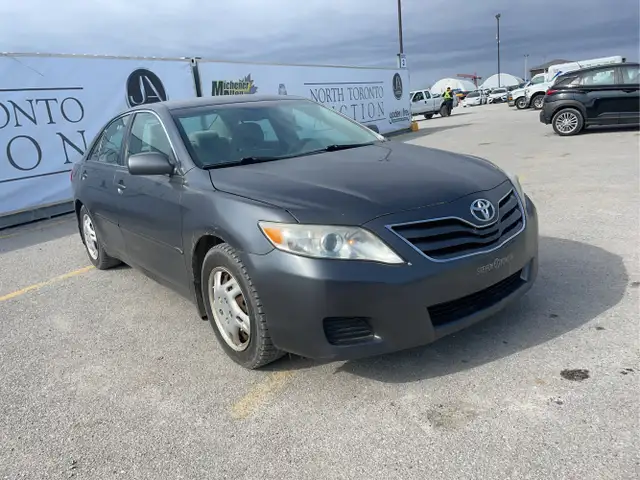 2011 Toyota Camry - Photo 3