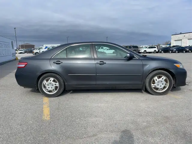 2011 Toyota Camry - Photo 4