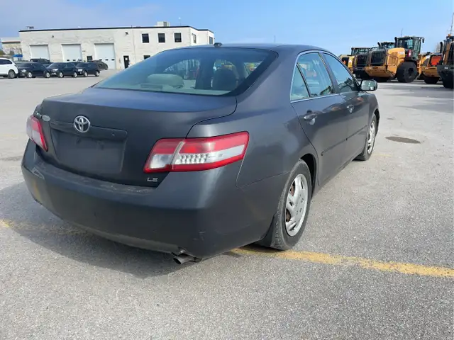 2011 Toyota Camry - Photo 5