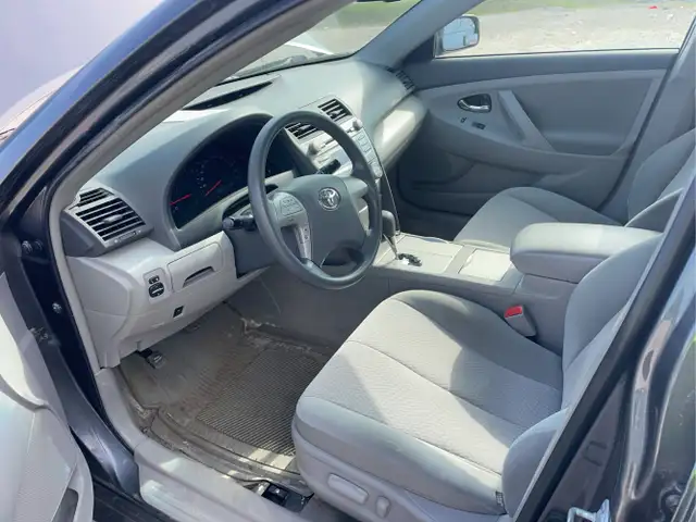 2011 Toyota Camry - Photo 10