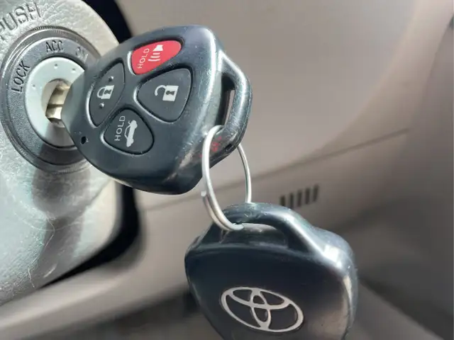2011 Toyota Camry - Photo 13